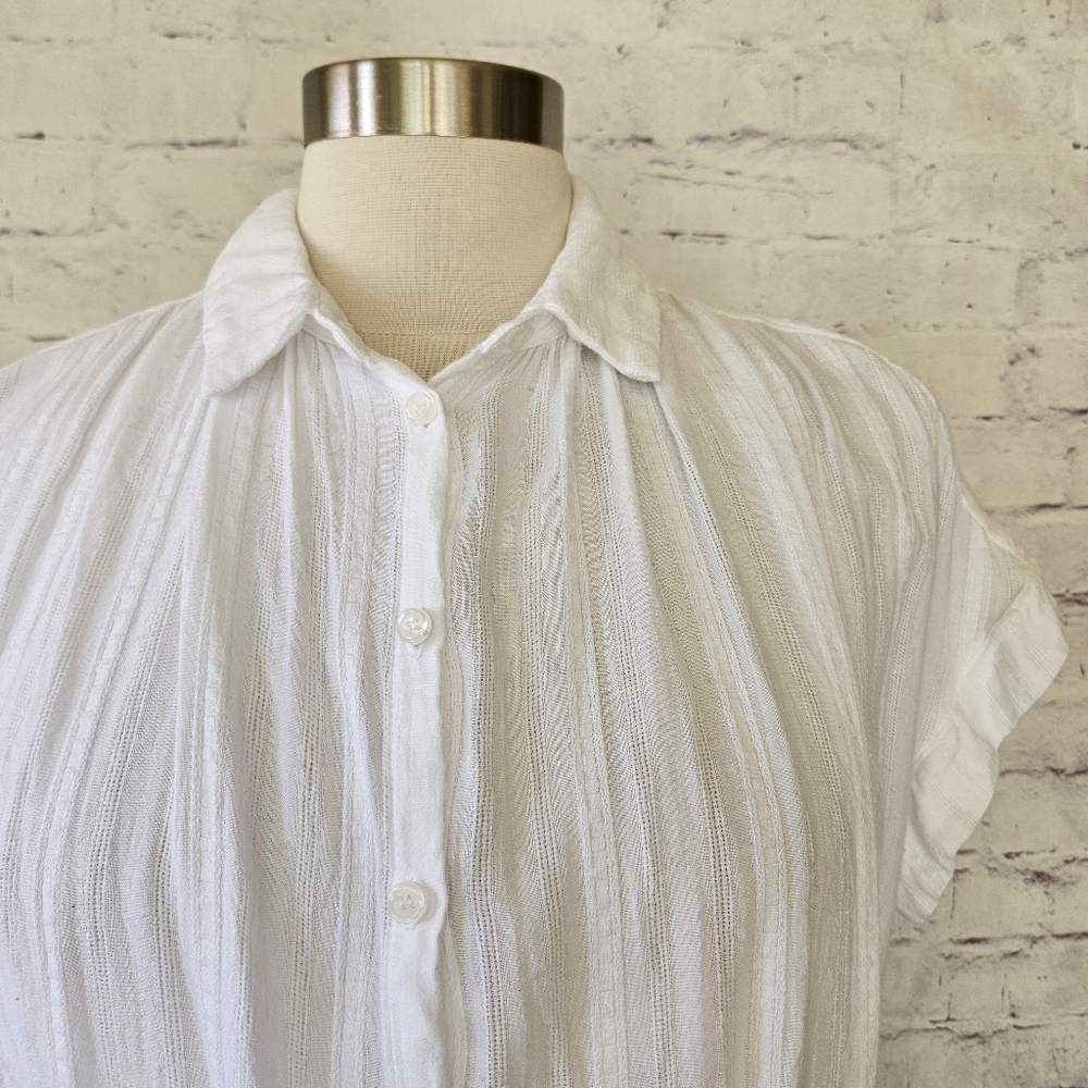 Carly Jean Los Angeles White Short Sleeve Button Down Shirt with Collar Medium - Picture 3 of 9